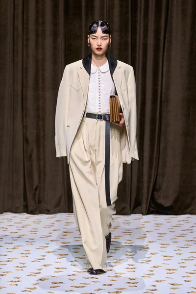 Look 23
